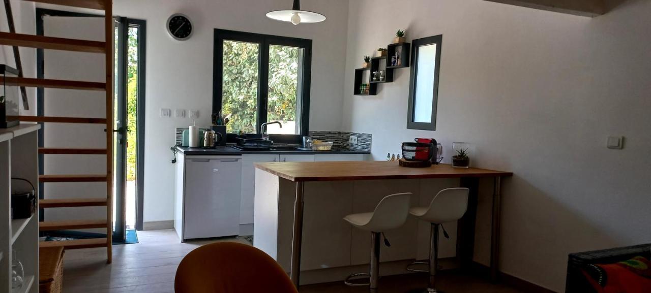 Salinelles Charmant Logement Avec Terrasse מראה חיצוני תמונה